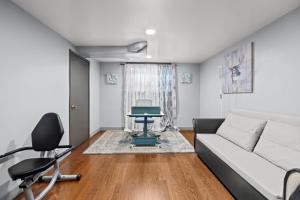 Predel za sedenje v nastanitvi Beautiful home, a few minutes to the waterfall and attractions