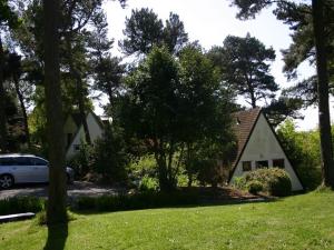 Κήπος έξω από το Ledi - Cottage +2 φωτογραφίες