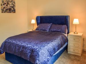 เตียงในห้องที่ Gleaner Lea Apartment