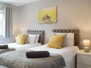 Ένα ή περισσότερα κρεβάτια σε δωμάτιο στο Oak Cottage - Uk11212 +17 φωτογραφίες