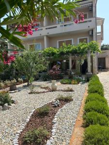 Gallery image of Apartments Come&Stay in Punat