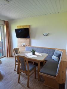 TV a/nebo společenská místnost v ubytování Appartement Etschbacher