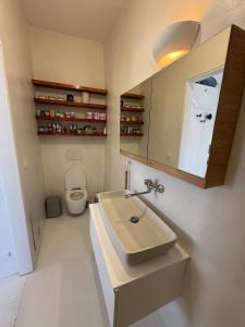 Koupelna v ubytování Leemore's Kalo Chorio