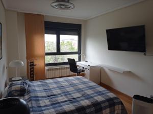 A bed or beds in a room at Bonita vivienda en San Sebastian de los Reyes