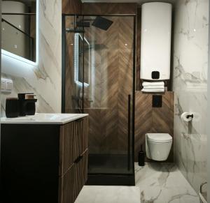 Bilik mandi di Apartamenty KRAKEN +39 gambar