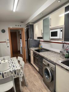 A kitchen or kitchenette at Bonita vivienda en San Sebastian de los Reyes