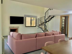 Posezení v ubytování Elva Faqra Duplex 3BR w Balcony