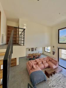 Posezení v ubytování Elva Faqra Duplex 3BR w Balcony
