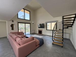 Posezení v ubytování Elva Faqra Duplex 3BR w Balcony
