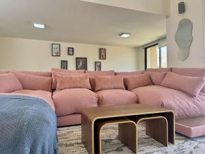 Posezení v ubytování Elva Faqra Duplex 3BR w Balcony