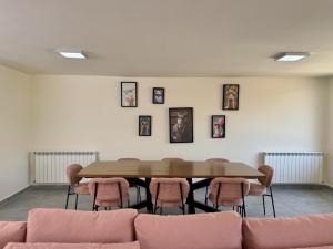 Posezení v ubytování Elva Faqra Duplex 3BR w Balcony
