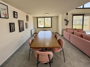 Posezení v ubytování Elva Faqra Duplex 3BR w Balcony
