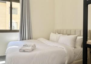 Postel nebo postele na pokoji v ubytování Elva Faqra Duplex 3BR w Balcony