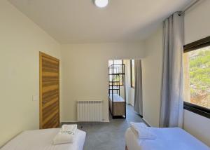 Postel nebo postele na pokoji v ubytování Elva Faqra Duplex 3BR w Balcony