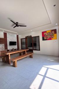 Televisyen dan/atau pusat hiburan di Senggigi Cottages Lombok