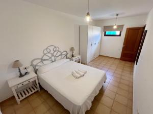 Ein Bett oder Betten in einem Zimmer der Unterkunft Anahi Homes Corralejo - Villa Dracaena 2