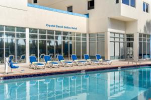 Bazén v ubytování Crystal Beach Suites Miami Oceanfront Hotel nebo v jeho okolí