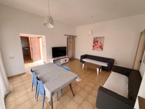 TV a/nebo společenská místnost v ubytování Anahi homes Corralejo -Villa Codeso 3