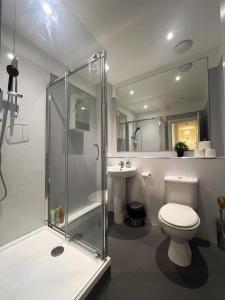 a bathroom with a toilet and a shower and a sink at Edinburgh Centre - George Square Residence in Edinburgh