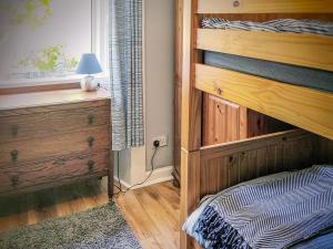 Postel nebo postele na pokoji v ubytování Firwood Apartment