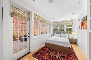 Ein Bett oder Betten in einem Zimmer der Unterkunft The Graham Georgetown