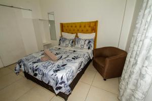 Ένα ή περισσότερα κρεβάτια σε δωμάτιο στο Lodge Luxe, Cozy Bedrooms, Free WiFi, Robust Security