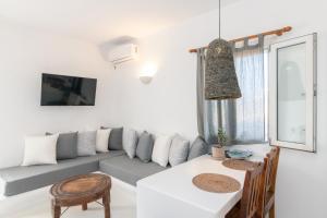 Aeolus studio tesisinde bir oturma alanı