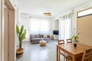 A seating area at Eden apartments Paliouri- Concordia apartment