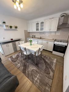 Kuchyň nebo kuchyňský kout v ubytování Casa de pe deal Sighisoara + 8 fotografií