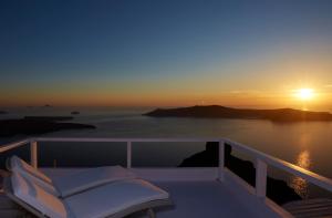 Gallery image of Whitedeck Santorini in Imerovigli