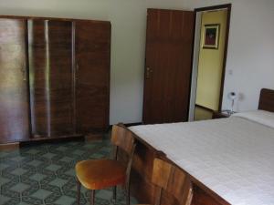 A bed or beds in a room at Lander Residence