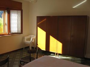 A bed or beds in a room at Lander Residence