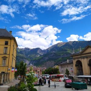 a city street with a mountain in the background at Studio pour 4 personnes au pied des pistes in Villarembert