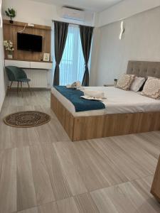 a bedroom with a large bed in a room at Apartamente Victory Luxury Eforie Nord in Eforie Nord