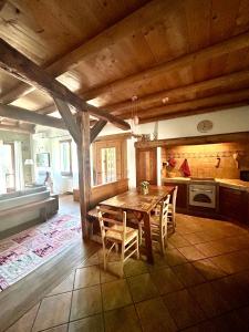Ένα ή περισσότερα κρεβάτια σε δωμάτιο στο Bon Chalet Tirano Apartment