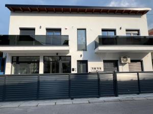 Το κτήριο όπου στεγάζεται  το διαμέρισμα