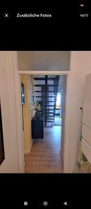 une vue d'un couloir avec une pièce dans l'établissement Etagenwohnung Apartment Sara, à Novi Vinodolski 7 autres photos