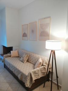 a living room with a couch and a lamp at Noka Nikiti in Nikiti