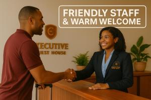 Kyegegwaにあるexecutive guest house bukereの机上握手