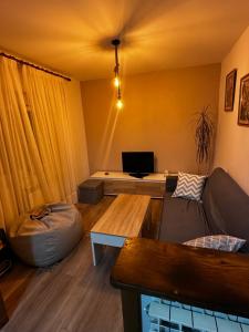 a living room with a couch and a table at Los Tres Hórreos in Felechas