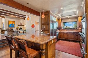 Køkken eller tekøkken på Copper Canyon Roads Estate - 30-night minimum