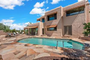 Swimmingpoolen hos eller tæt på Copper Canyon Roads Estate - 30-night minimum