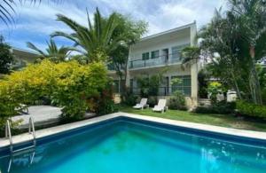 a house with a swimming pool in front of a house at ESTANCIA Santa Teresa in Temixco
