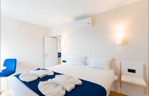 Postel nebo postele na pokoji v ubytování King Suite Panorama Central Hotel