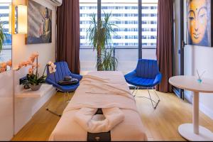 Posezení v ubytování King Suite Panorama Central Hotel