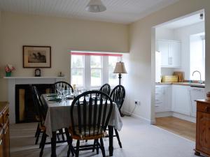 Η κουζίνα ή μικρή κουζίνα στο Dairy Cottage