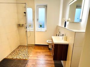 Ένα μπάνιο στο SweetHome Hannover City new garden apt near Fair Uni KRH MHH U-Bahn +16 φωτογραφίες