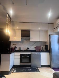 Η κουζίνα ή μικρή κουζίνα στο Appartement avec piscine a Dreamland Sidi Rahal