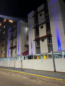 Bangunan di mana terletaknya apartmen +24 gambar