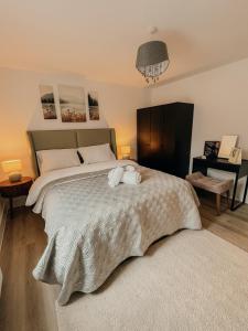 a bedroom with a large bed with two towels on it at Modern Stay - Walk to Everything 1 in Ipswich